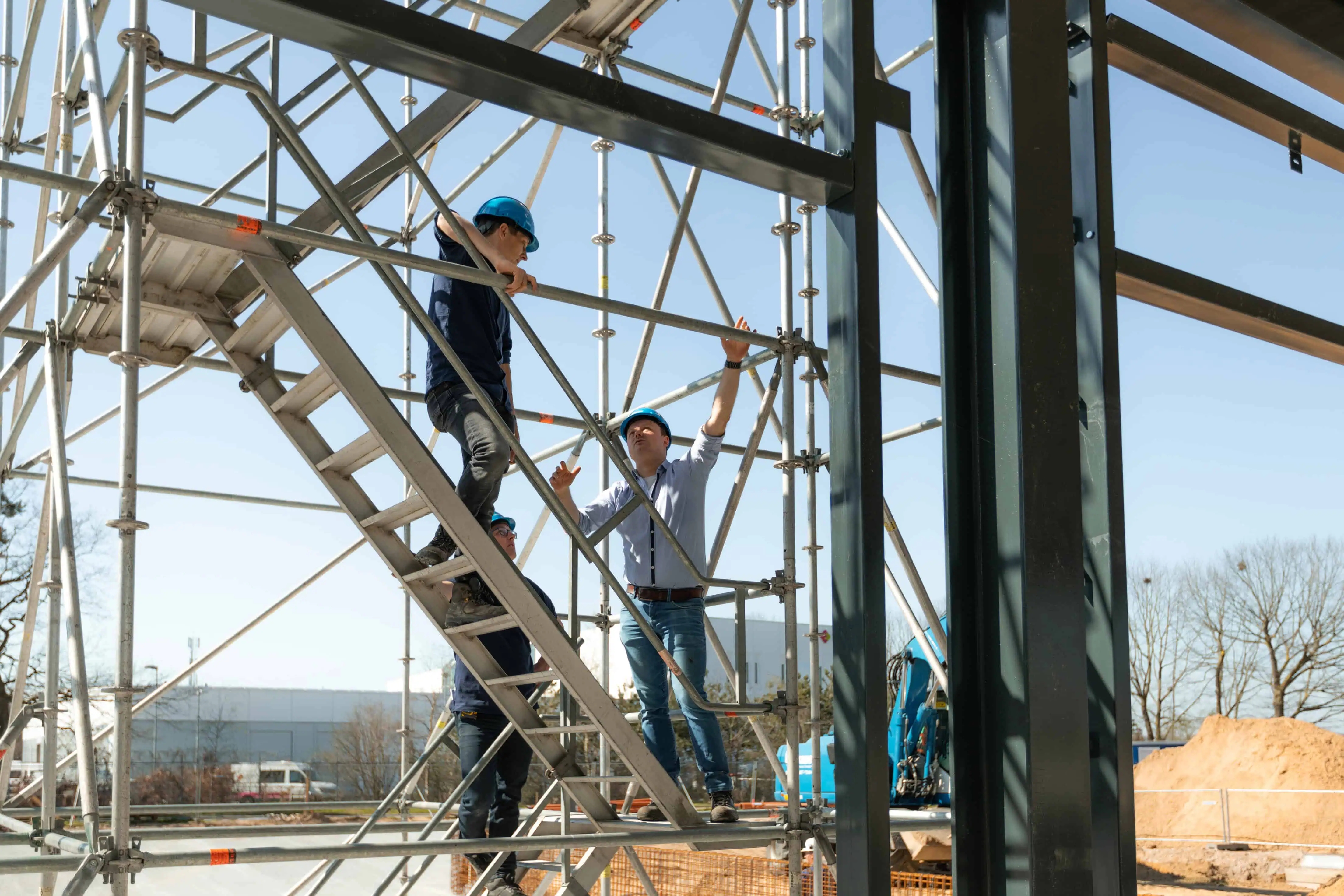Unibouw op de bouwplaats van een bedrijfspand of bedrijfshal